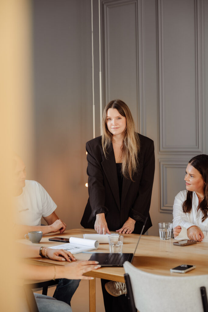 leads genereren, meer leads genereren, b2b leads genereren, leadgeneratie, leads, zakelijke leads, lead generatie, wat zijn leads, klanten werven, Red Rock Agency